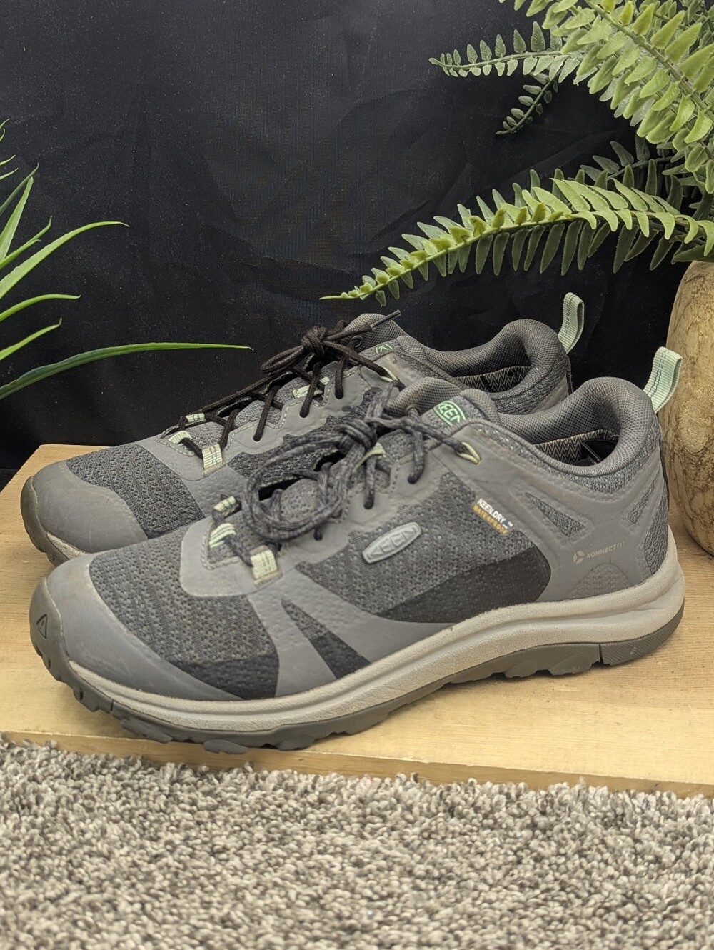 Keen Terradora Womens Size 8.5 Hiking Walking Camping Shoes